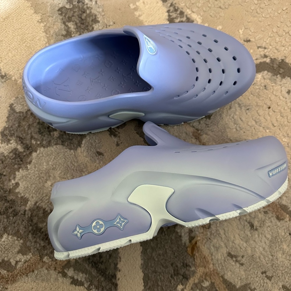 Unisex Louis Vuitton shark clogs